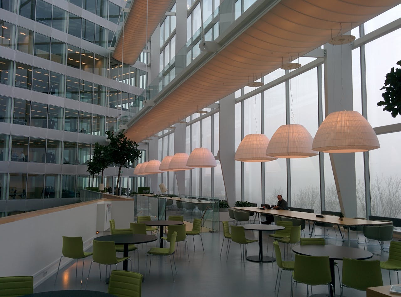 Entreprise à l'esthétique brutaliste